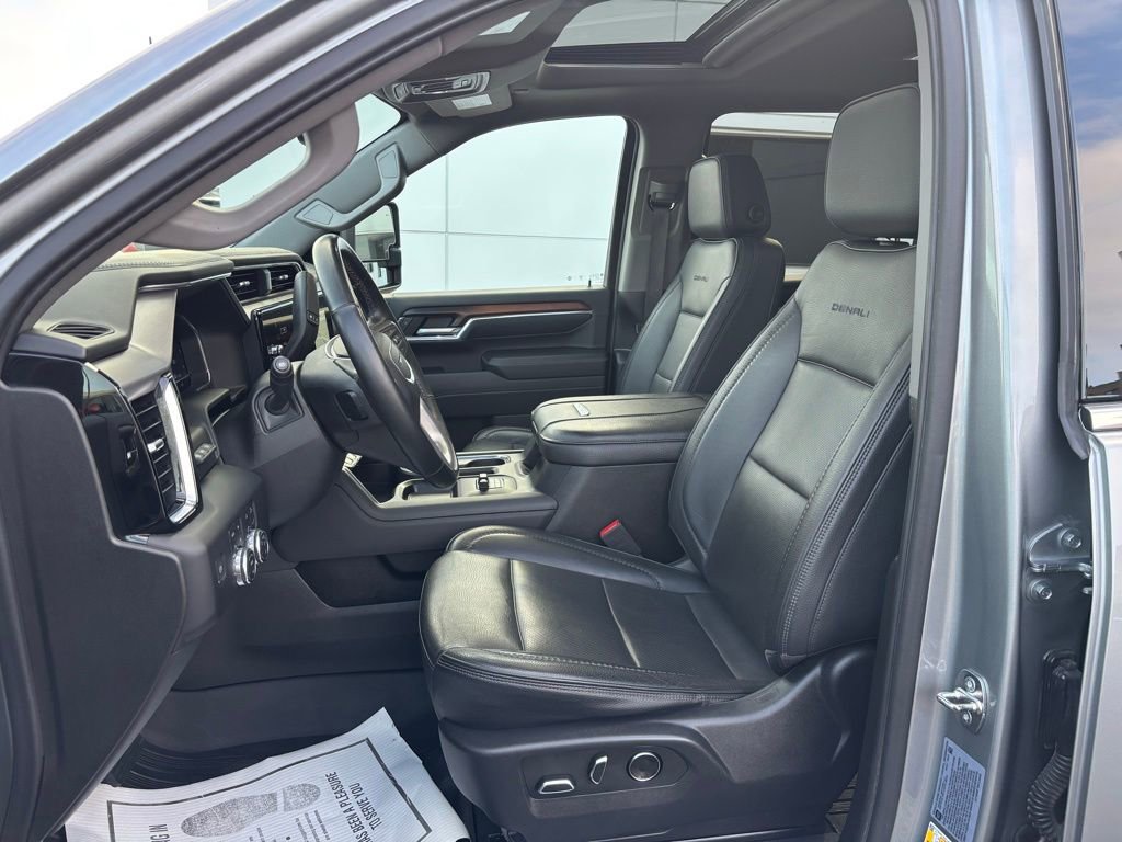 Used 2024 GMC Sierra 3500 Denali w/ Technology Package image 11