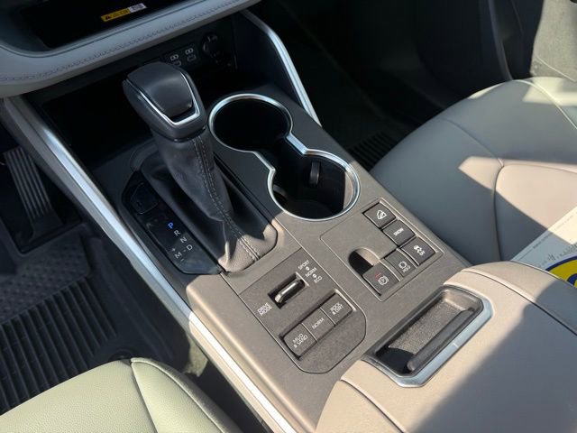 Used 2023 Toyota Highlander XLE image 24