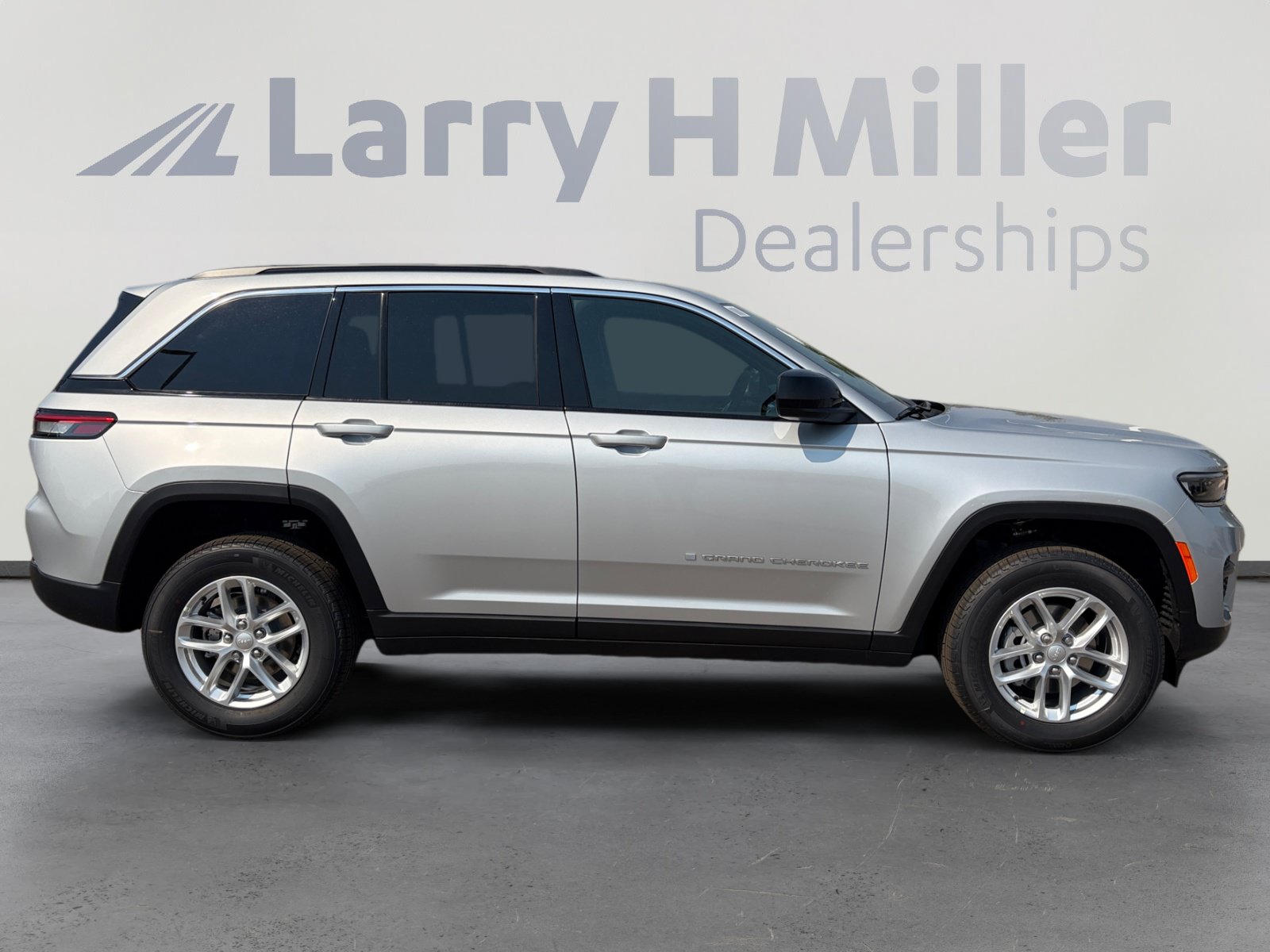 New 2026 Jeep Grand Cherokee Laredo AWD/4WD image 7