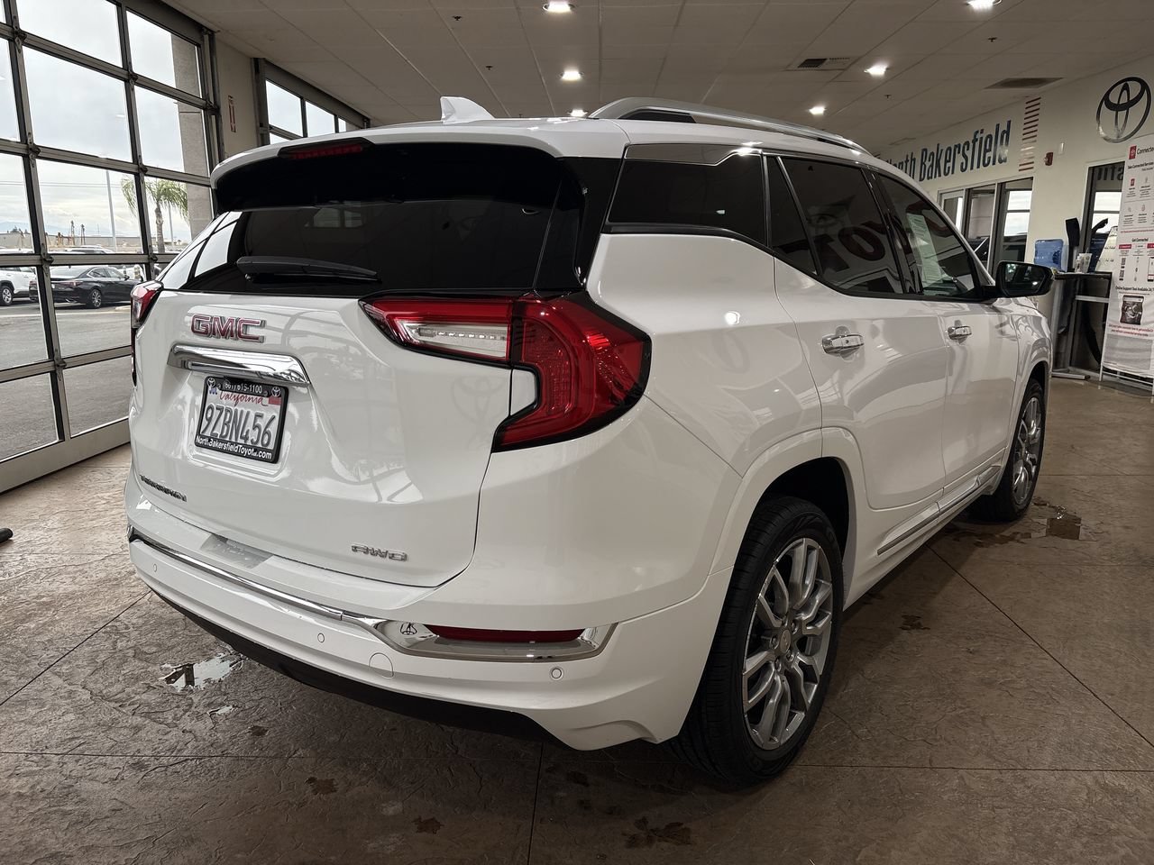 Used 2024 GMC Terrain Denali w/ LPO, Cargo Package AWD/4WD image 2