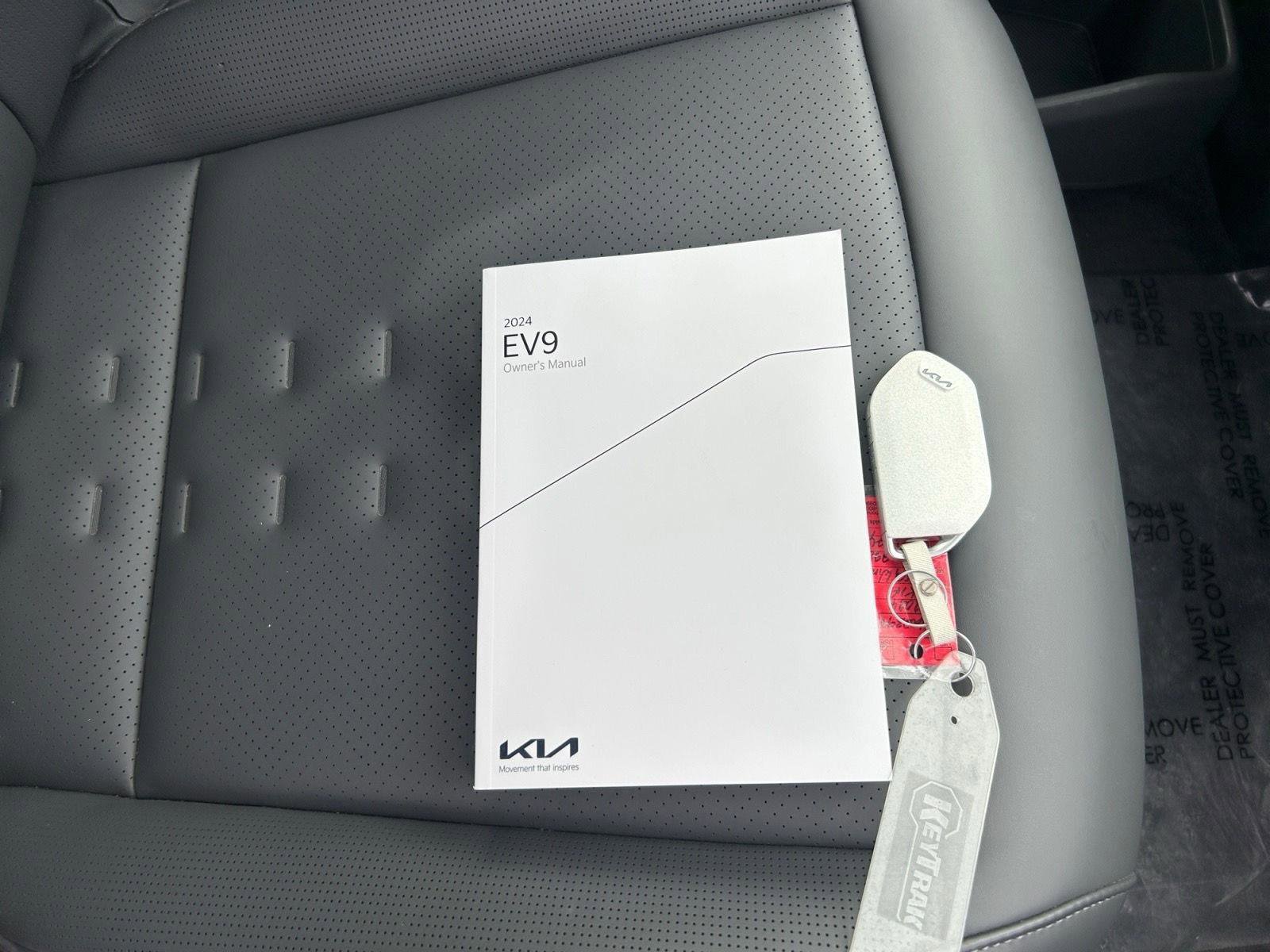 Used 2024 Kia EV9 Wind image 23