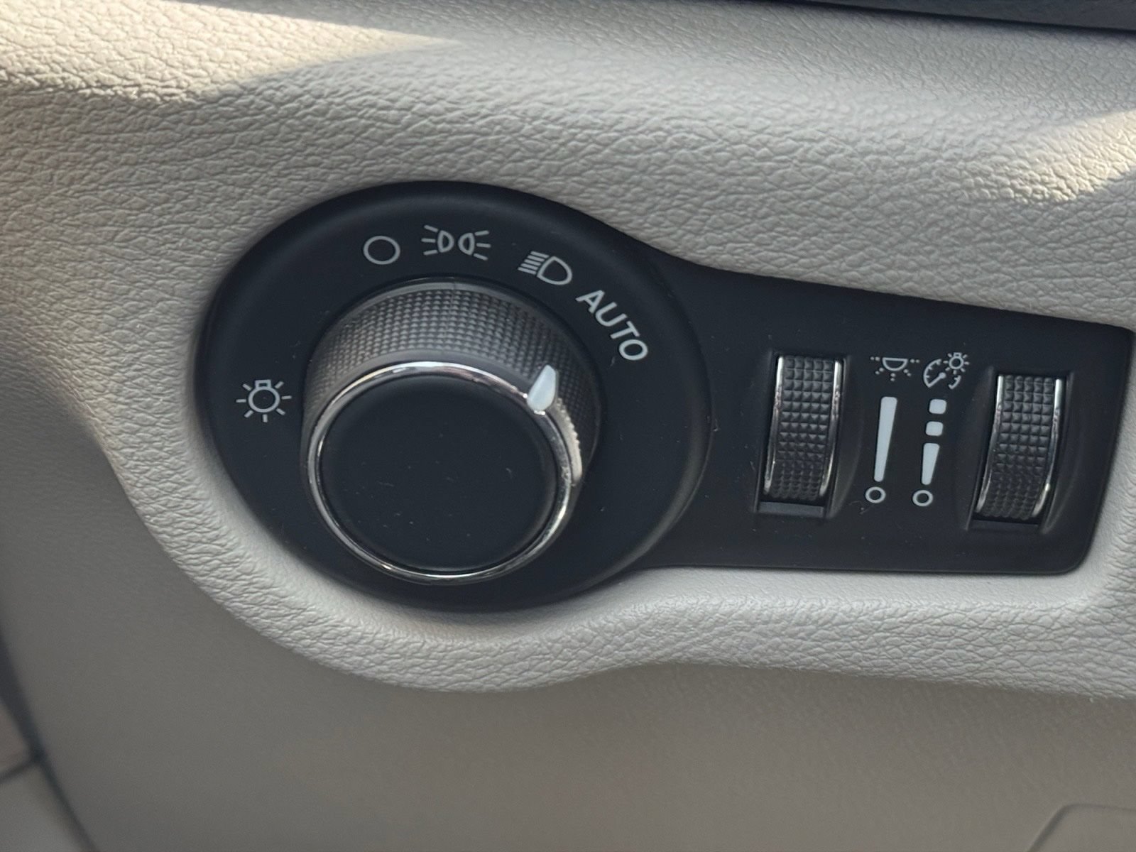 Used 2018 Chrysler Pacifica Touring w/ Tire & Wheel Group FWD image 20
