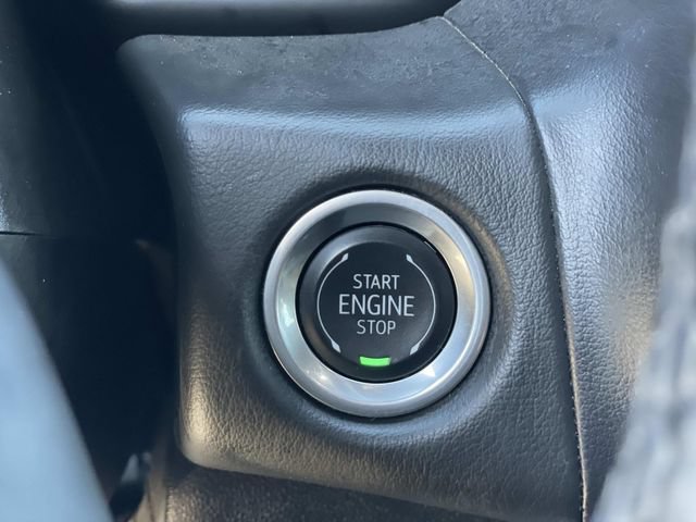 Used 2024 Chevrolet Suburban LT RWD image 17