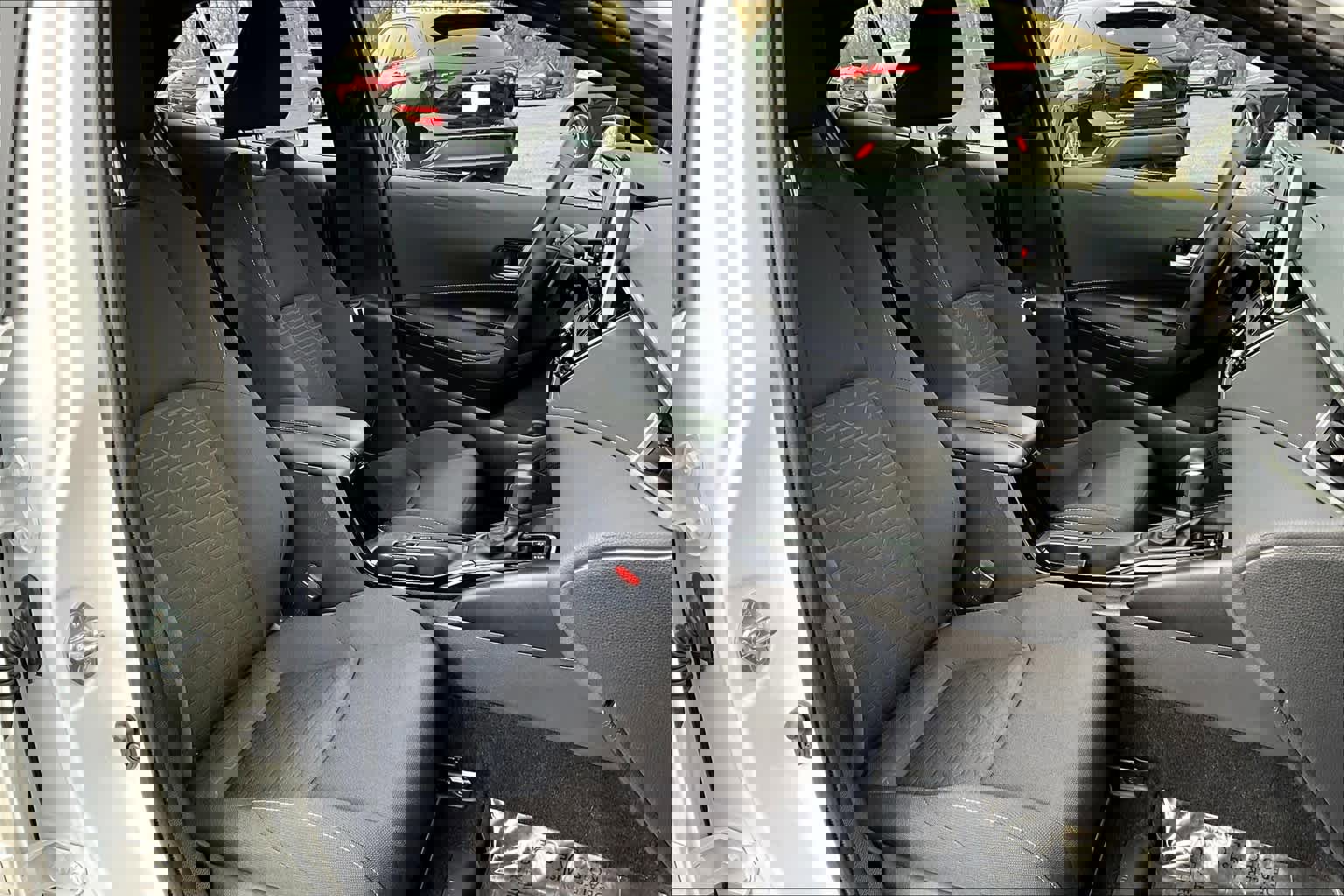 Used 2024 Toyota Corolla SE w/ SE Package image 9