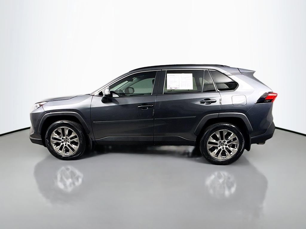 Used 2021 Toyota RAV4 XLE Premium image 4