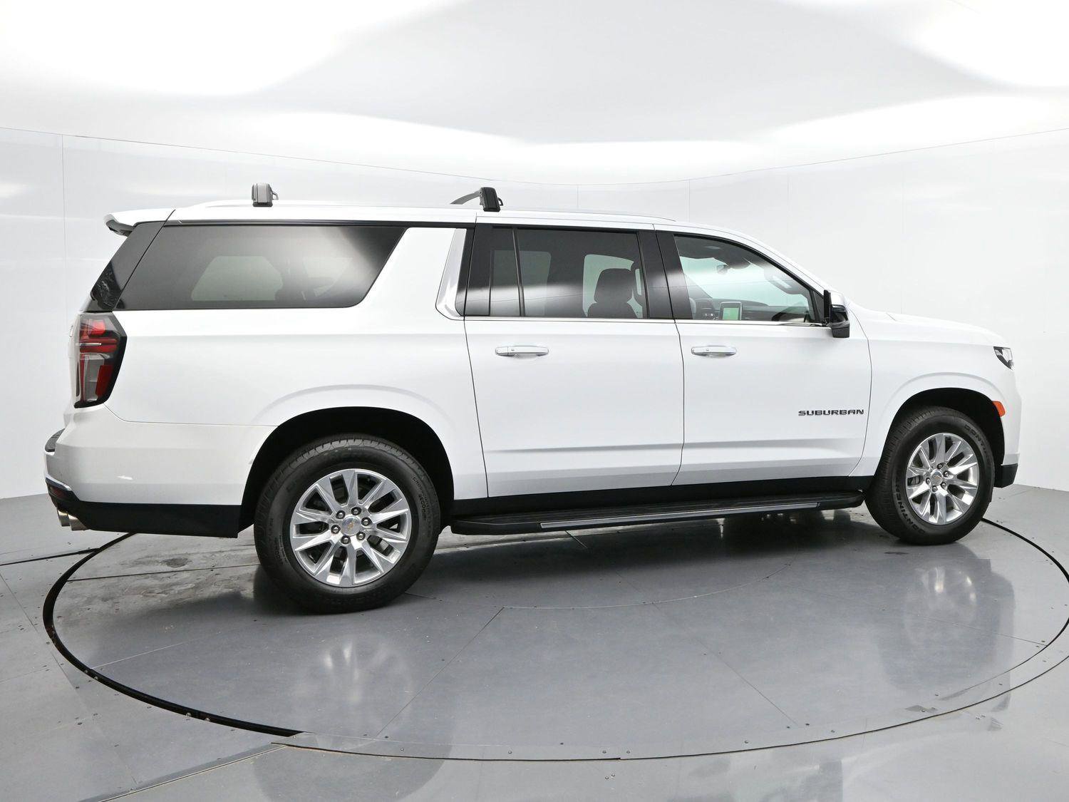 Used 2024 Chevrolet Suburban Premier w/ Premium Package AWD/4WD image 8