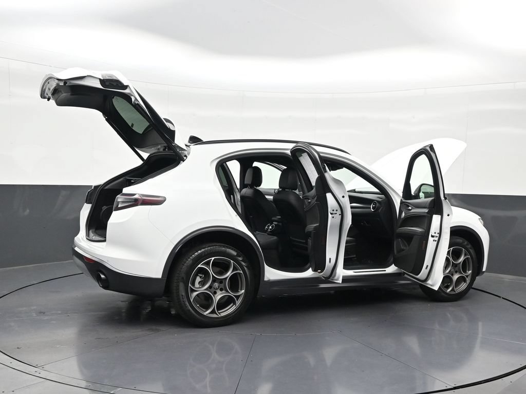 Used 2024 Alfa Romeo Stelvio Ti AWD/4WD image 31