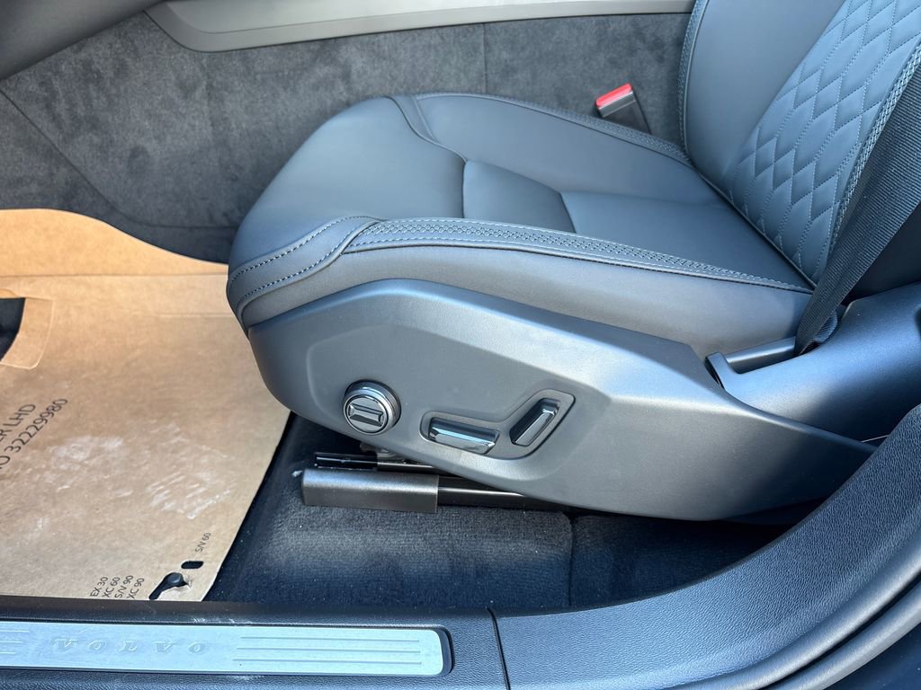 New 2026 Volvo XC60 B5 Plus image 8