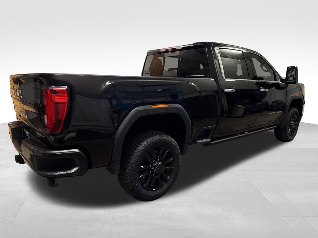 Used 2021 GMC Sierra 2500 Denali w/ Denali Black Diamond Edition image 4