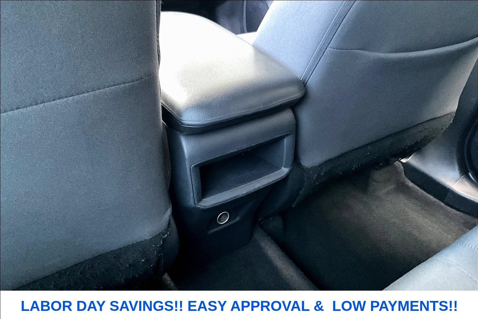 Used 2021 Toyota RAV4 LE FWD image 9
