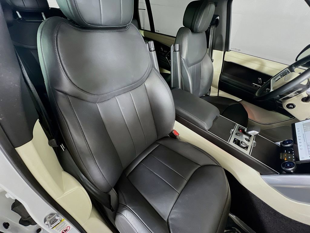 Used 2022 Land Rover Range Rover Long Wheelbase SE image 31