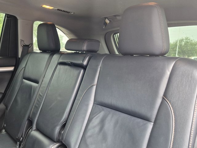 Used 2015 Toyota Highlander XLE FWD image 14