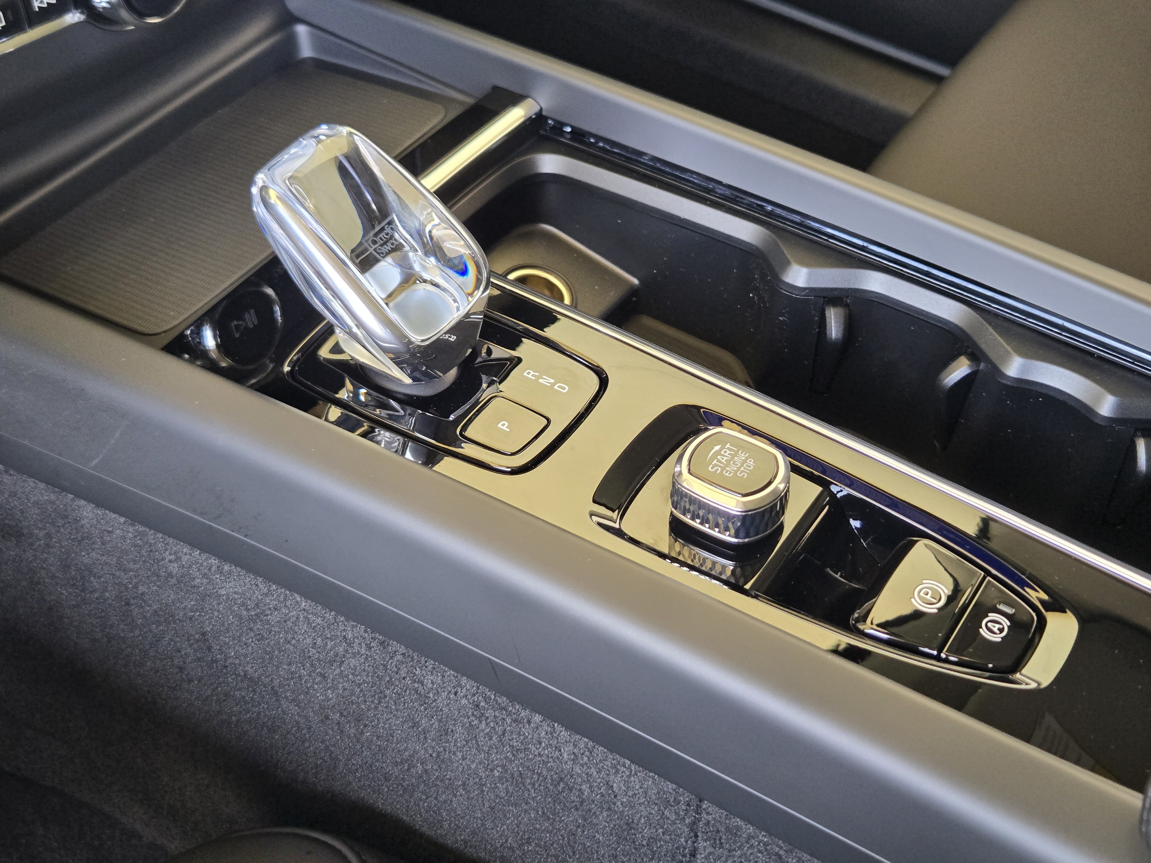 New 2026 Volvo XC60 B5 Core w/ Climate Package AWD/4WD image 32