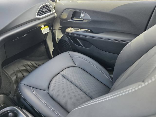 New 2026 Chrysler Voyager LX FWD image 21