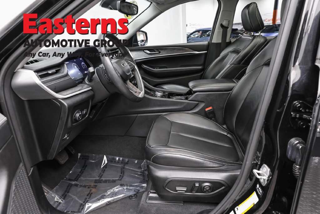 Used 2023 Jeep Grand Cherokee L Limited AWD/4WD image 16