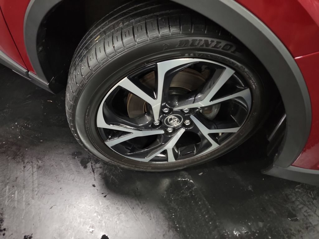Used 2018 Toyota C-HR XLE FWD image 10