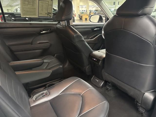 Used 2023 Toyota Highlander XLE image 13