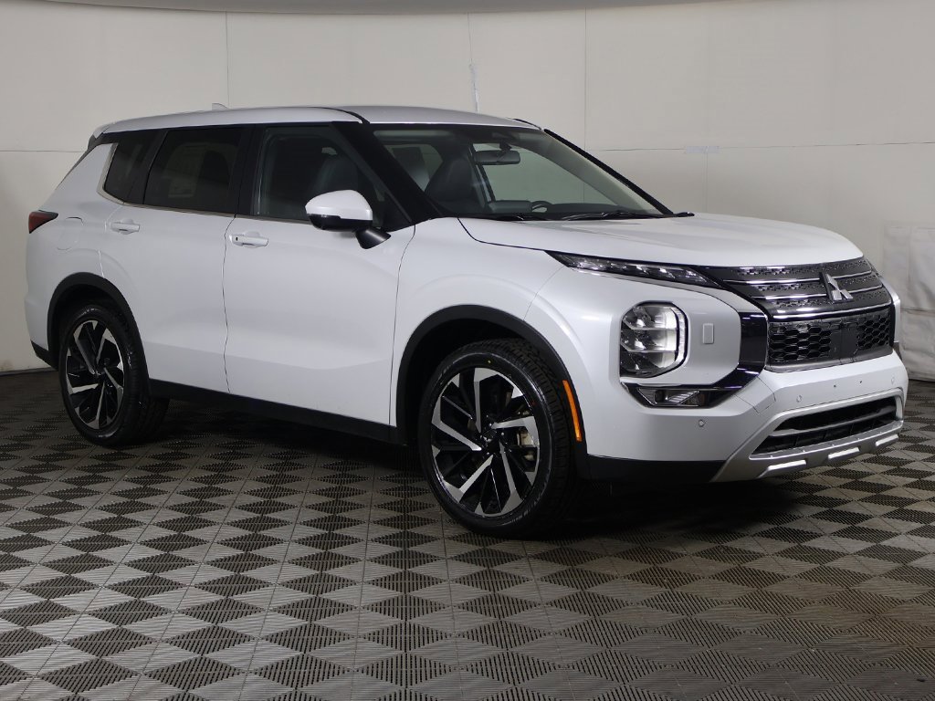 Used 2024 Mitsubishi Outlander SE Black Edition image 2