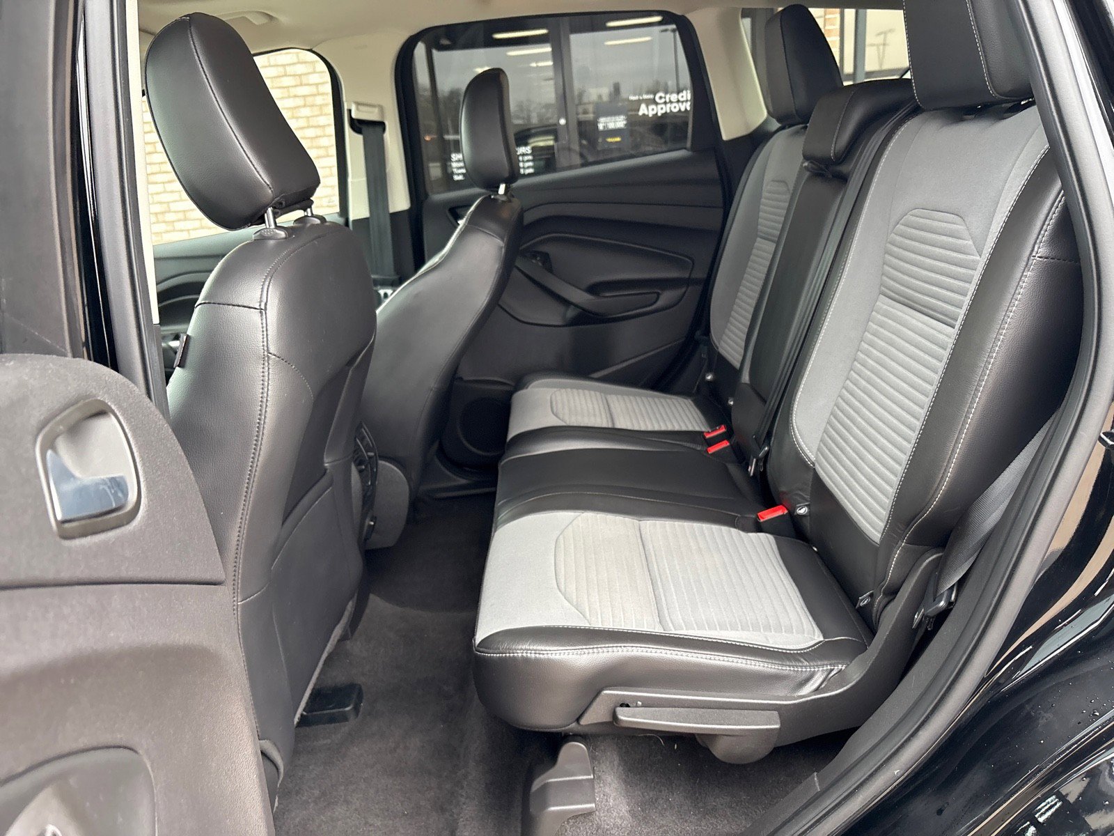 Used 2018 Ford Escape SE w/ SE Sport Appearance Package image 4