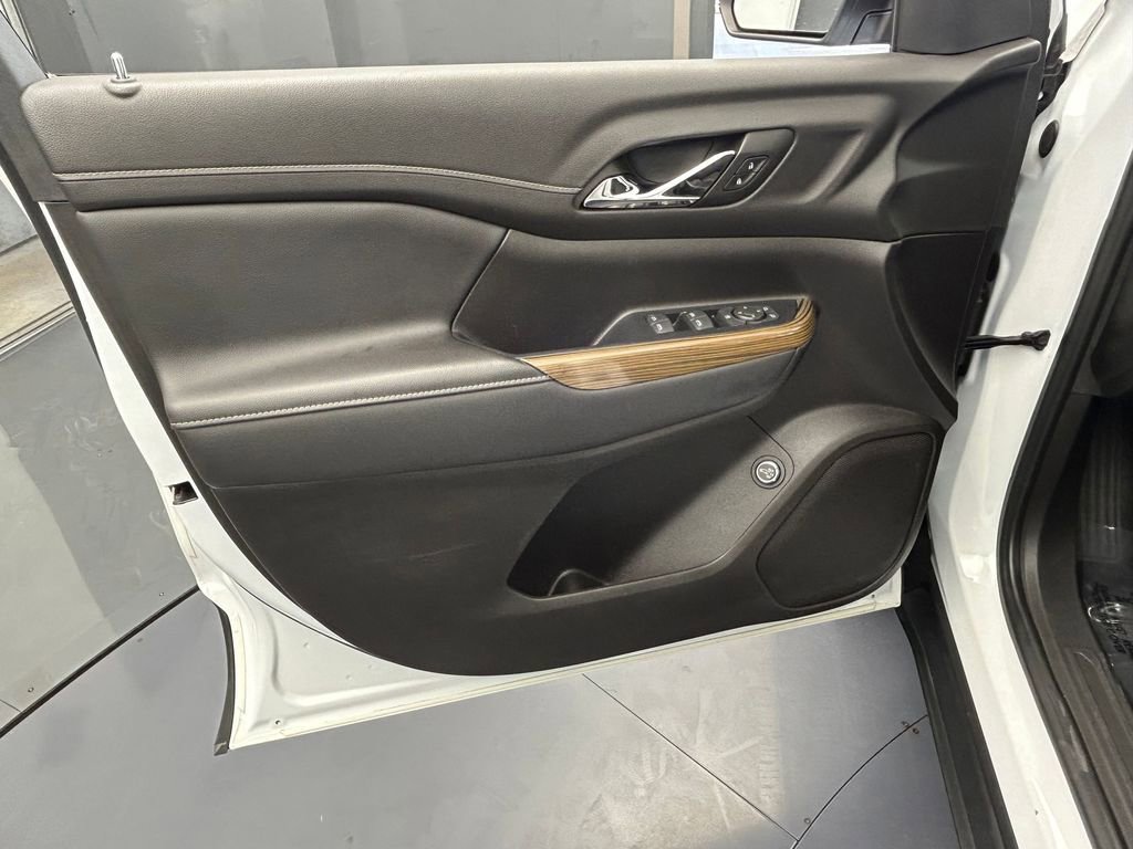 Used 2022 GMC Acadia SLE w/ Driver Convenience Package image 16