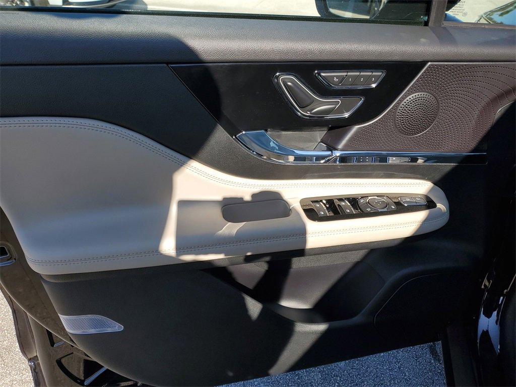 New 2026 Lincoln Corsair Premiere image 17