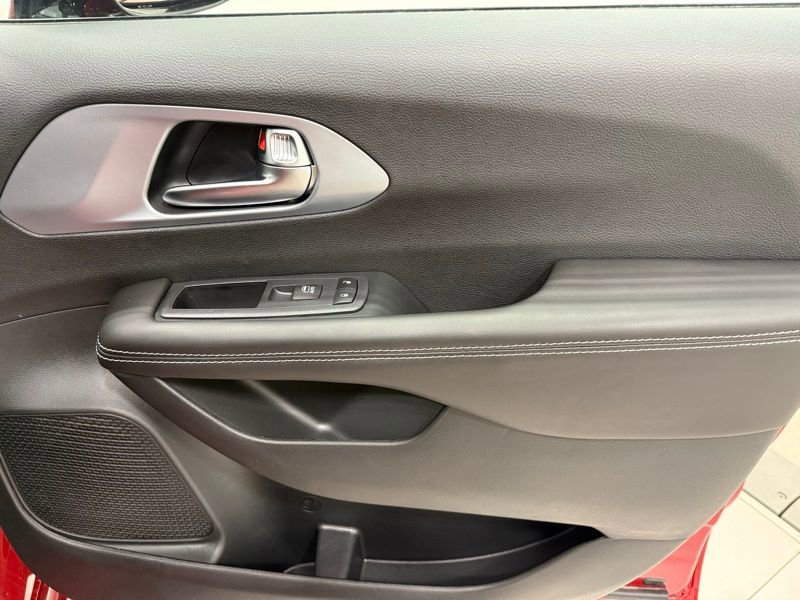 New 2026 Chrysler Pacifica Limited image 18