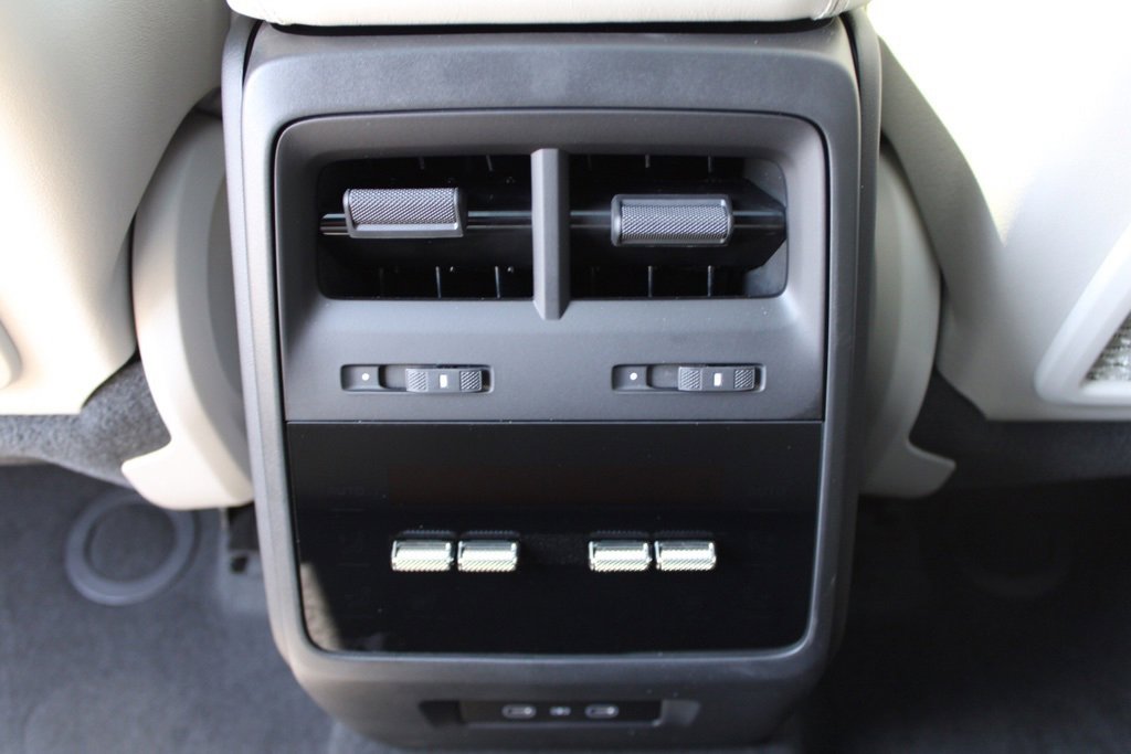 New 2024 Porsche Macan 4 Electric image 36