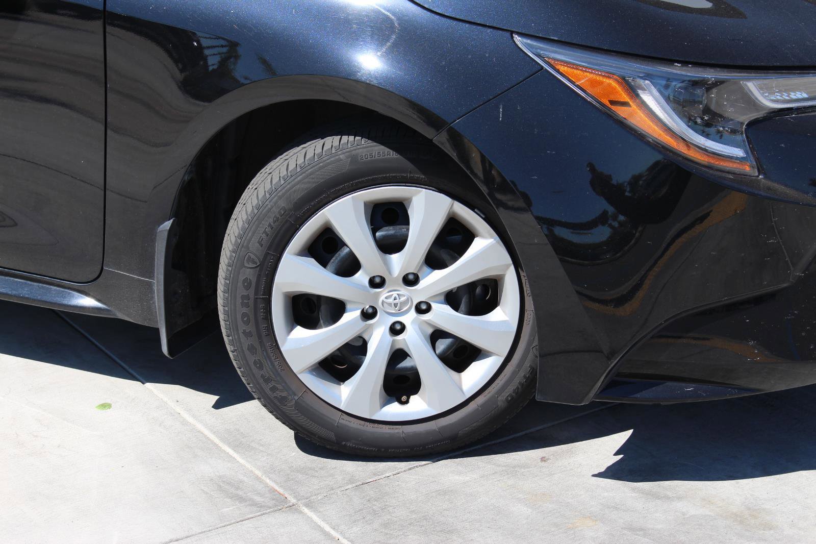 Used 2023 Toyota Corolla LE image 3