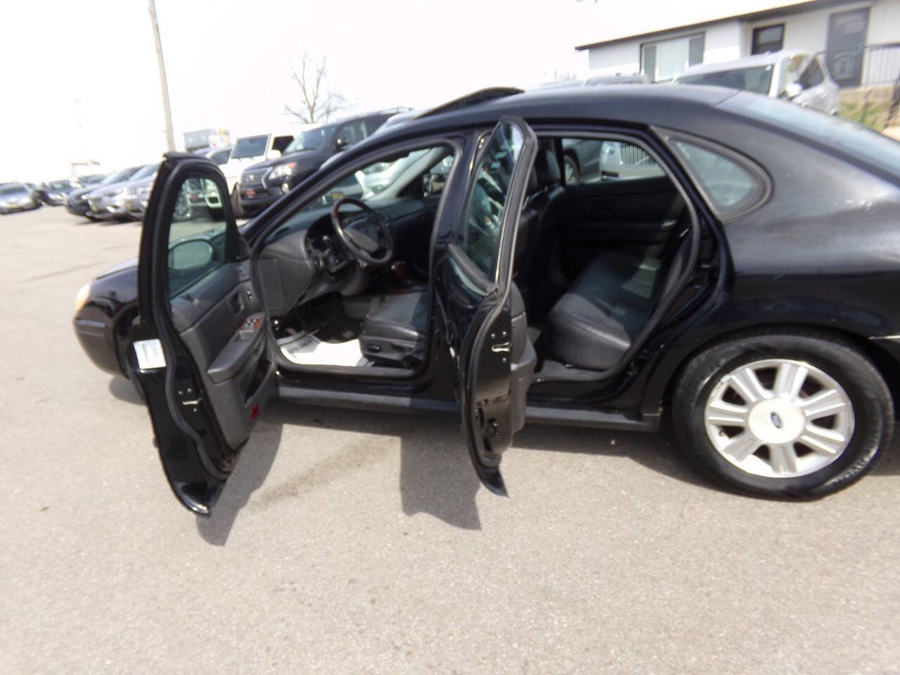 Used 2004 Ford Taurus SEL image 19