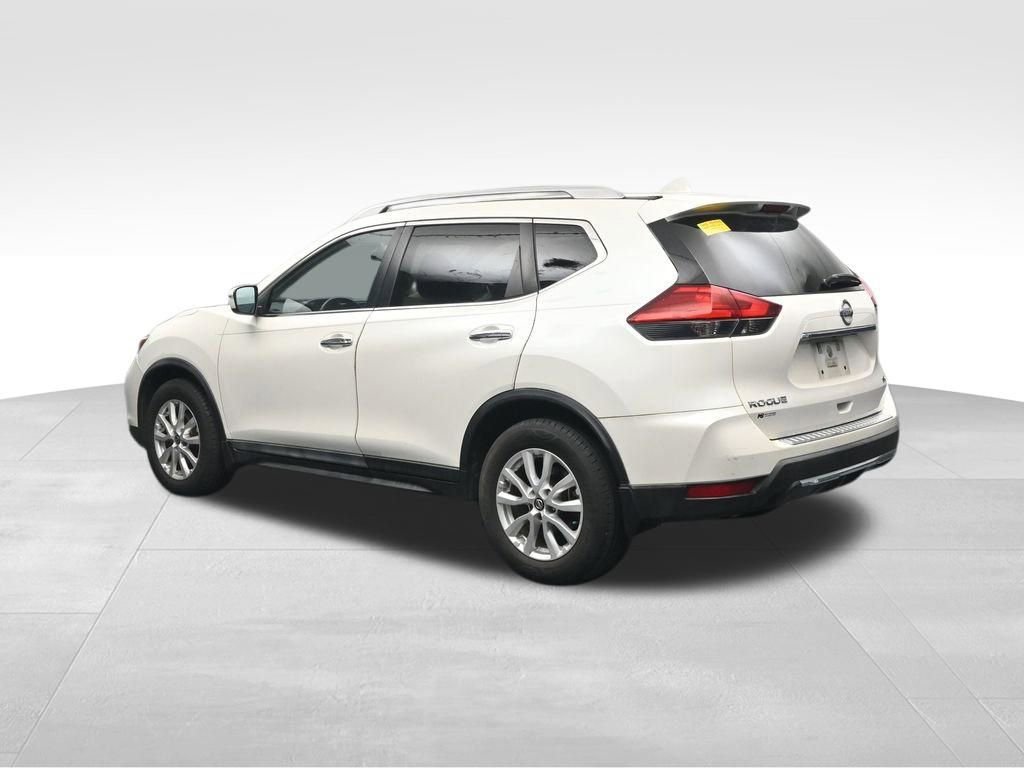 Used 2017 Nissan Rogue SV FWD image 3