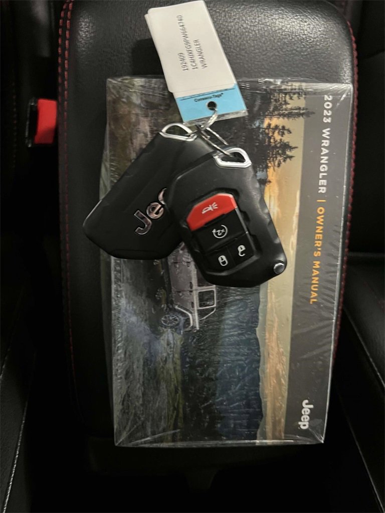 Used 2023 Jeep Wrangler Unlimited Rubicon w/ Cold Weather Group image 34