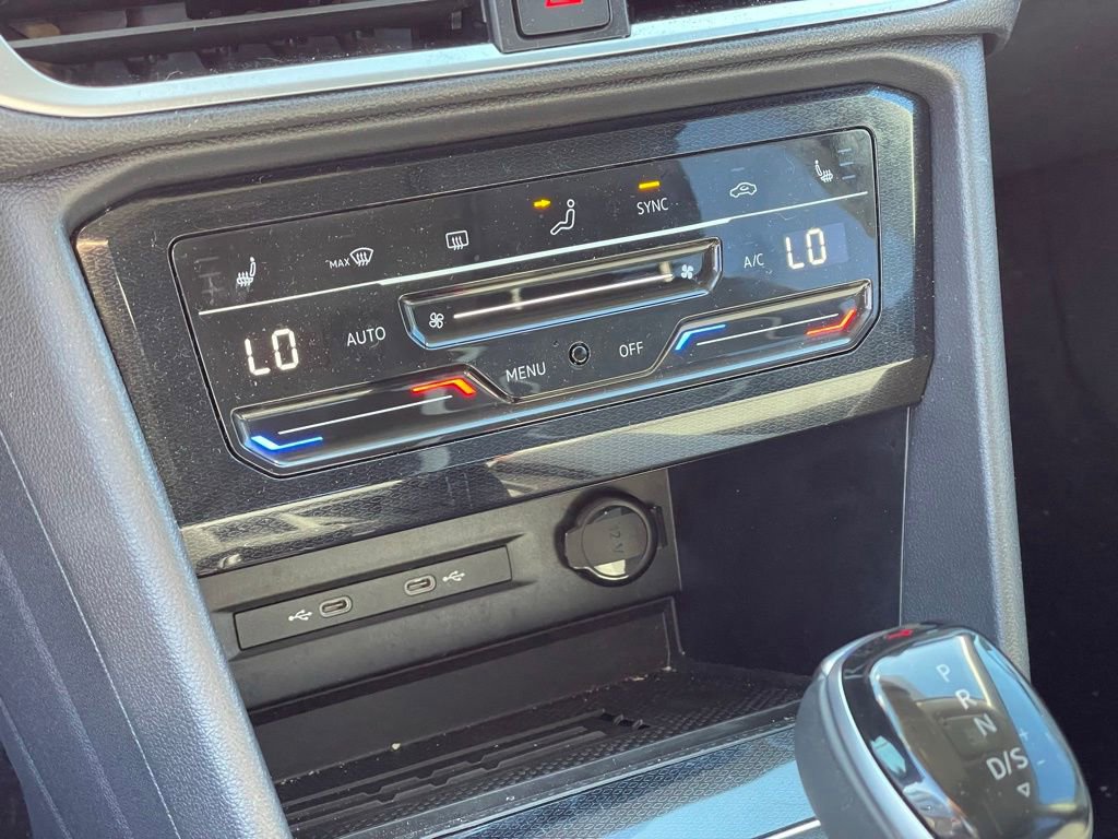 Certified 2025 Volkswagen Taos SE image 20