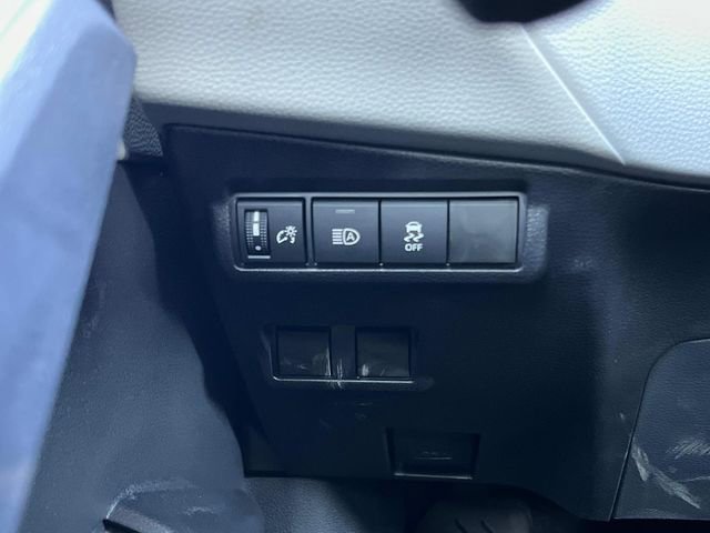 Used 2026 Toyota Corolla Cross L image 33