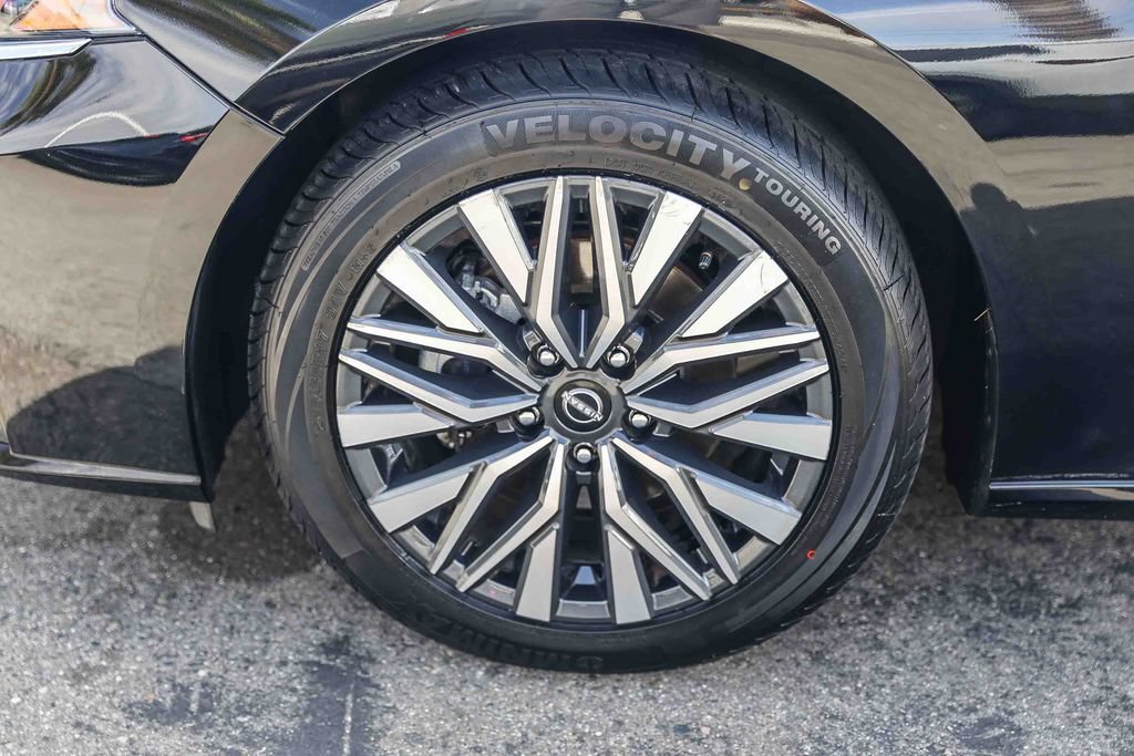Used 2024 Nissan Altima 2.5 SV FWD image 9