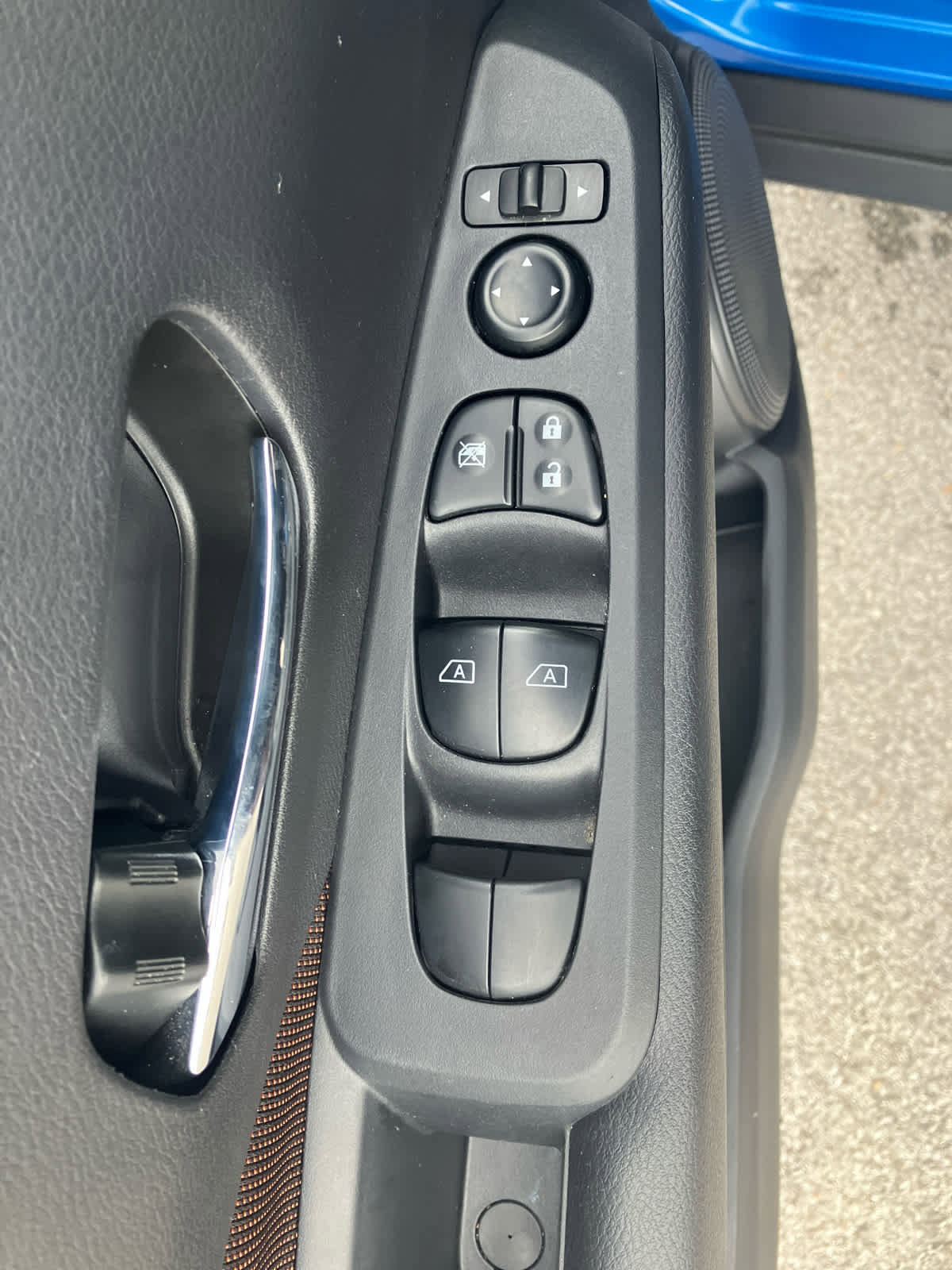 Used 2024 Nissan Kicks SR image 12