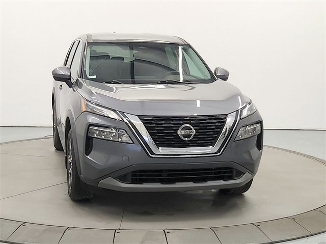 Used 2021 Nissan Rogue SV image 2