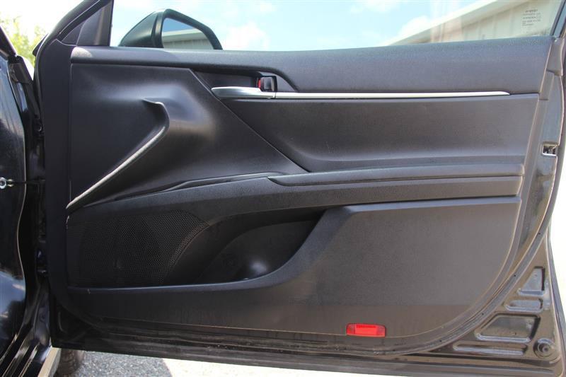 Used 2022 Toyota Camry SE w/ Cold Weather Package FWD image 17