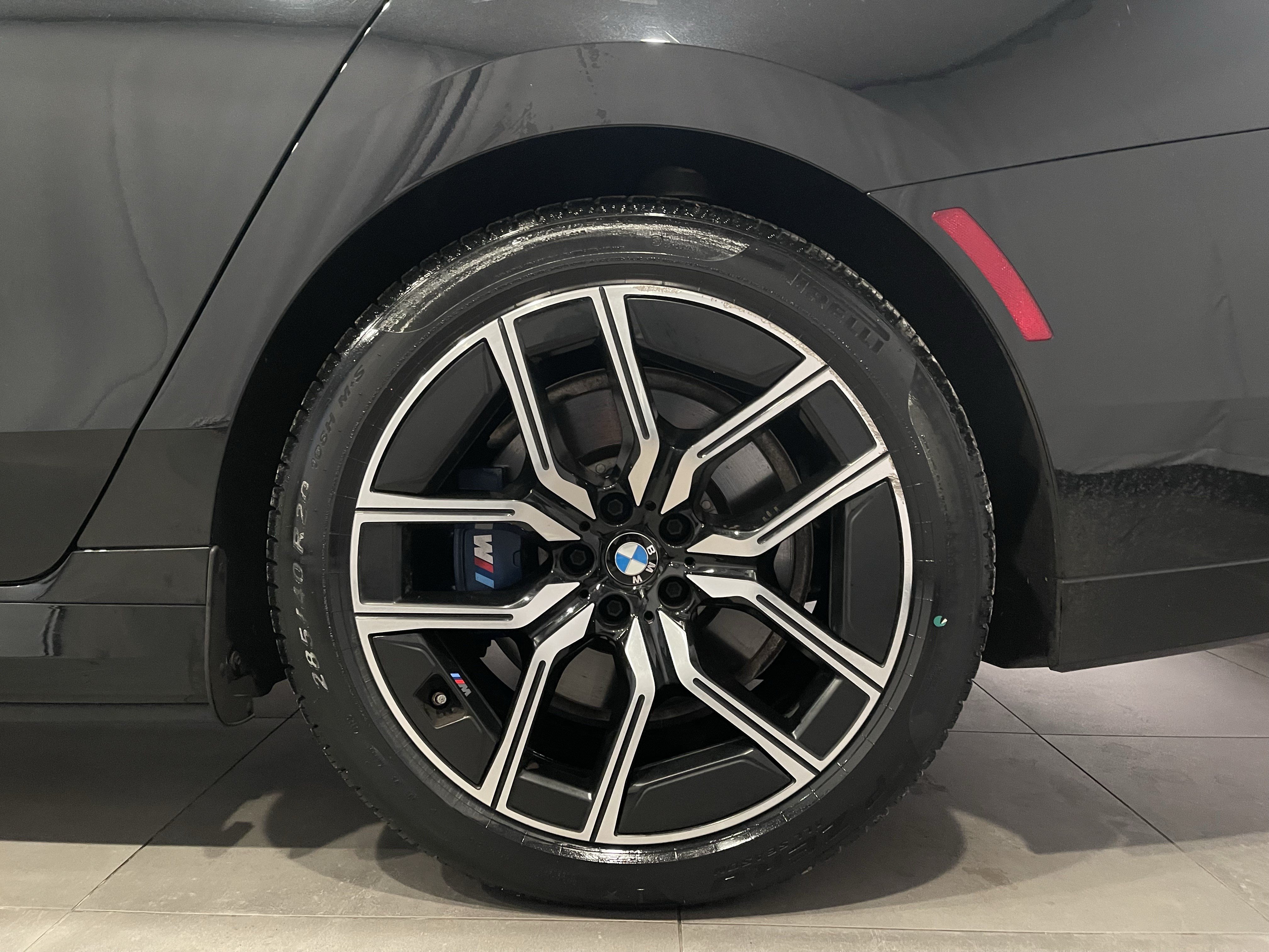 Certified 2024 BMW i7 xDrive60 AWD/4WD image 8