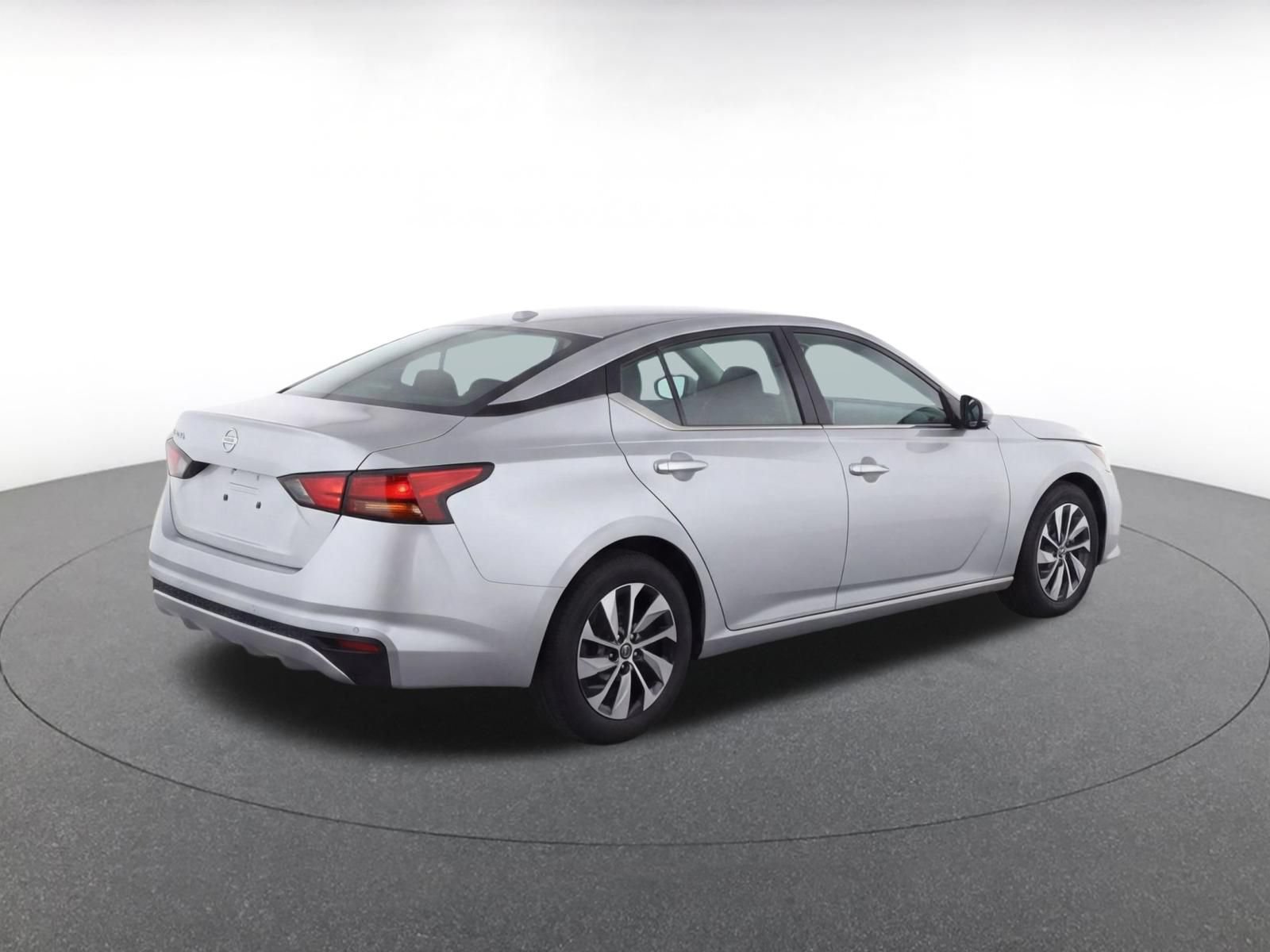Used 2023 Nissan Altima 2.5 S FWD image 9