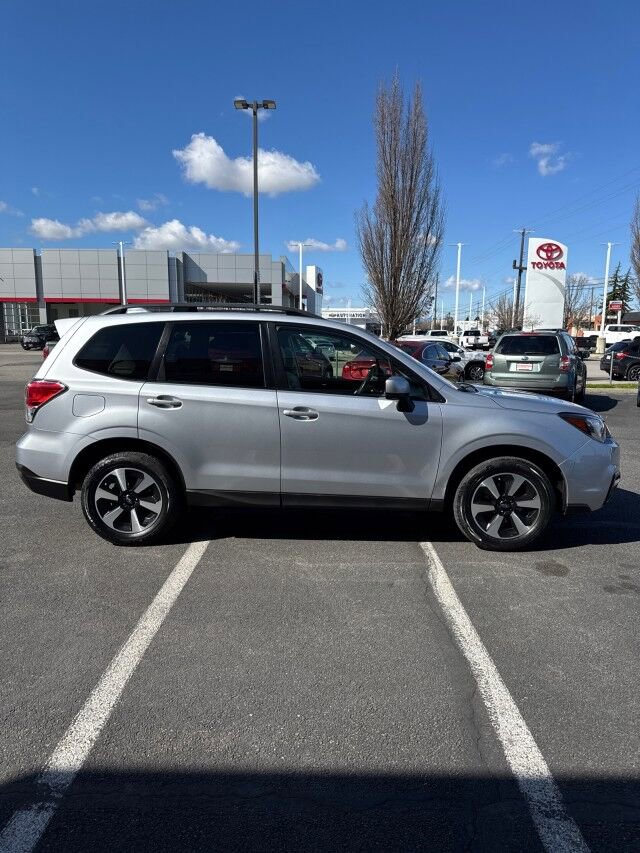 Used 2017 Subaru Forester 2.5i Premium AWD/4WD image 3