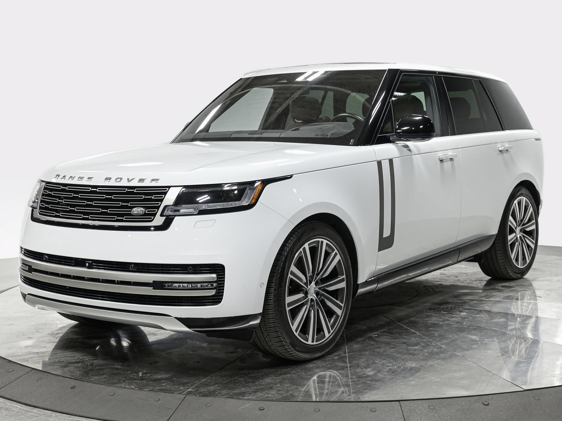 Used 2023 Land Rover Range Rover SE AWD/4WD image 1