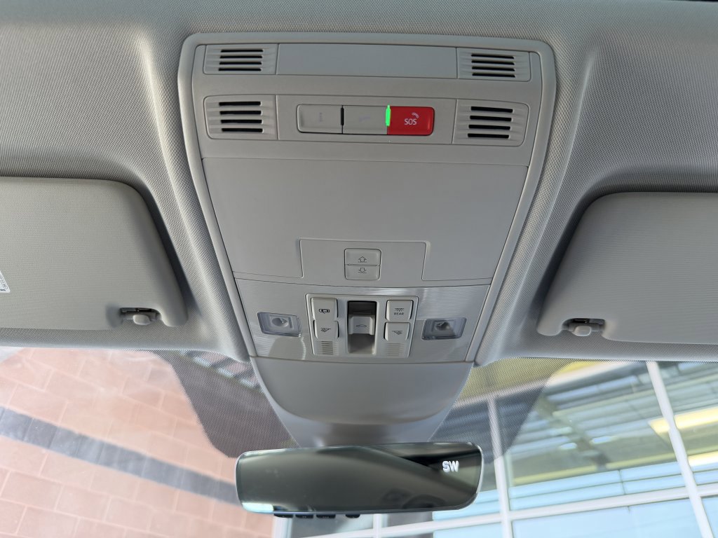 Used 2024 Volkswagen Taos SE w/ Panoramic Sunroof Package FWD image 25