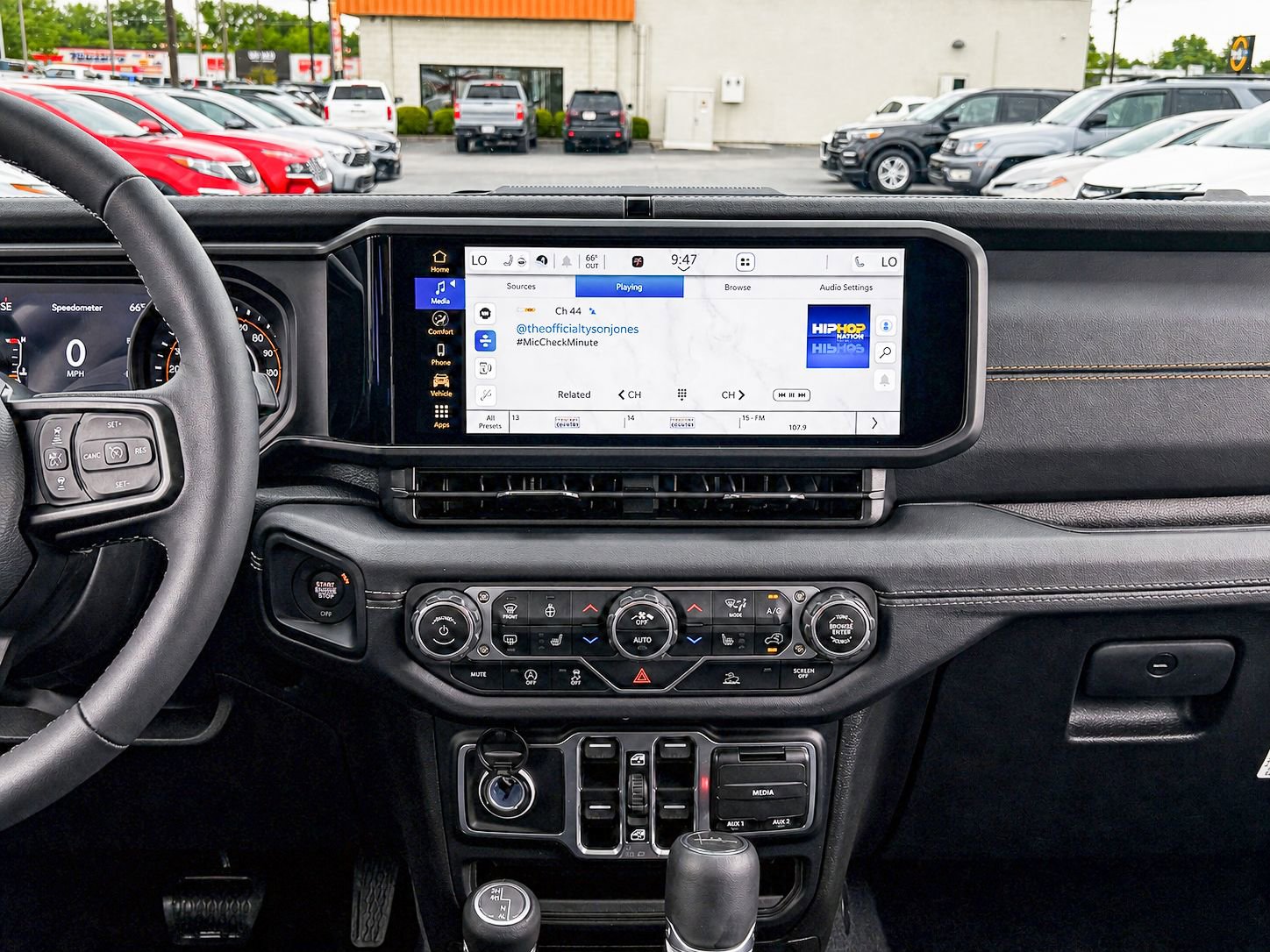 Used 2025 Jeep Gladiator Sport AWD/4WD image 7