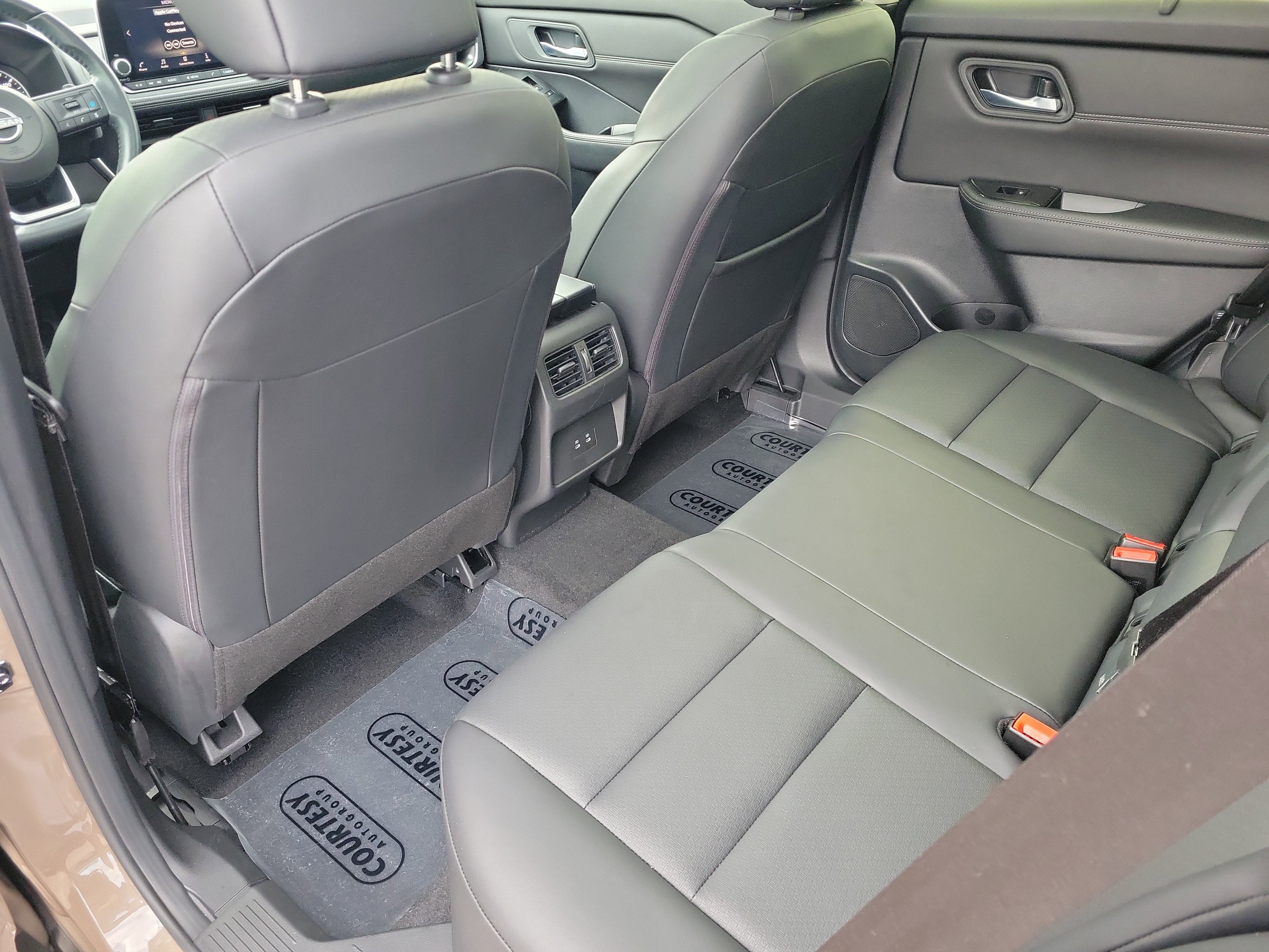 Used 2024 Nissan Rogue SV w/ SV Premium Package image 14