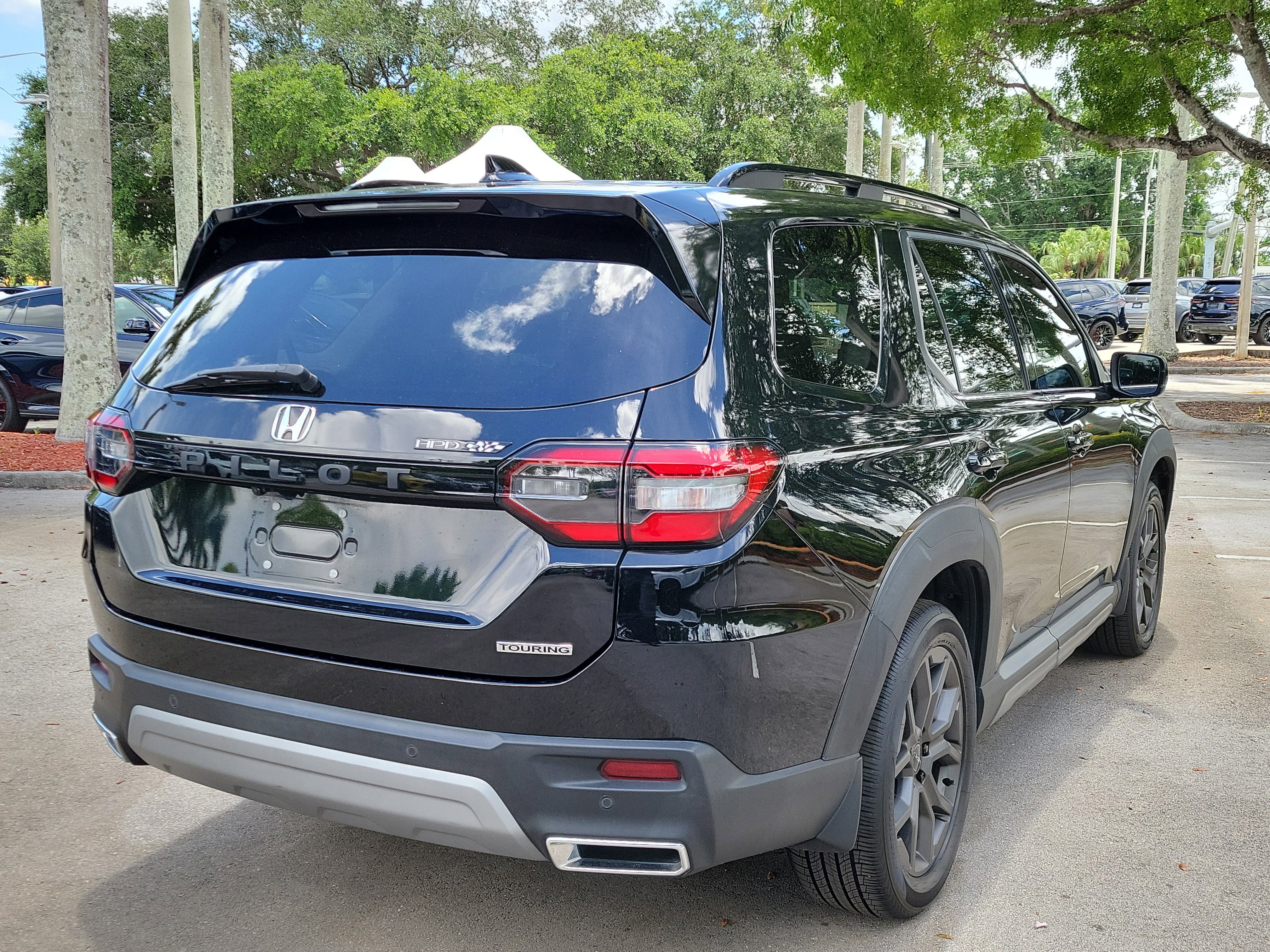 Used 2023 Honda Pilot Touring image 4