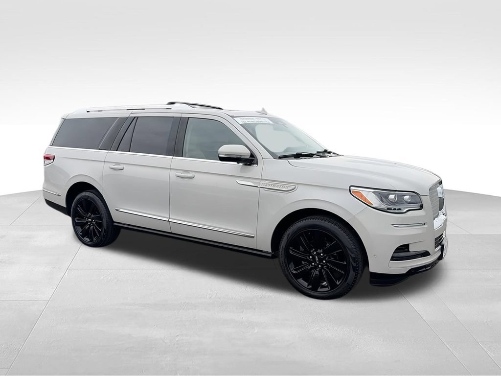 Used 2024 Lincoln Navigator L Reserve w/ Monochromatic Package AWD/4WD image 2