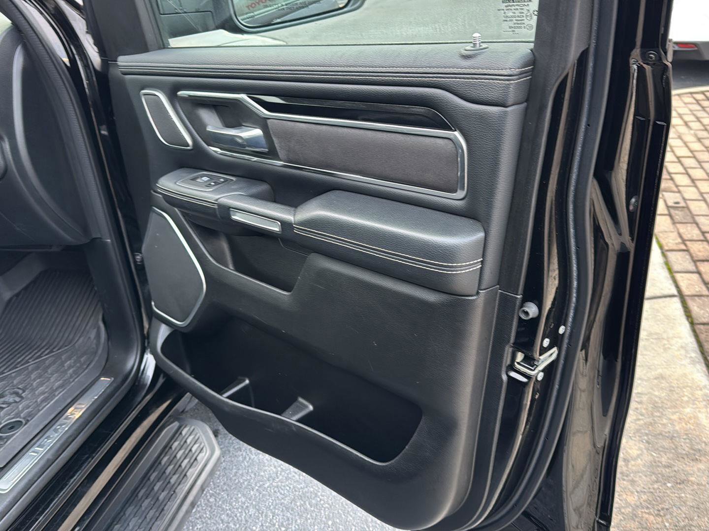 Used 2022 RAM 1500 Laramie image 12