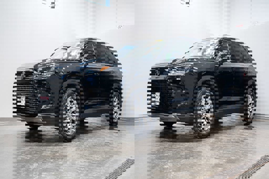 Certified 2025 Toyota Grand Highlander AWD image 3