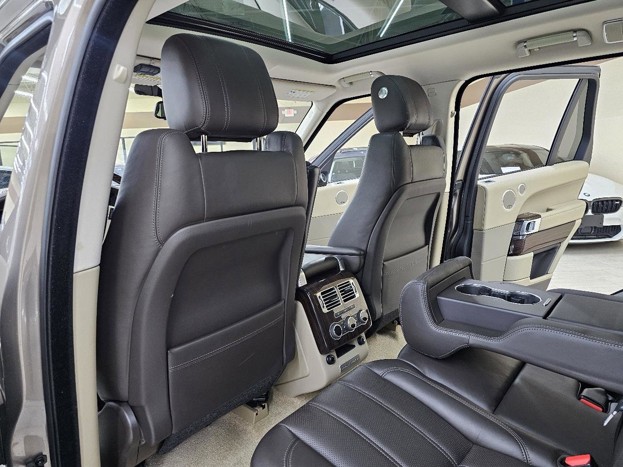 Used 2016 Land Rover Range Rover HSE image 26