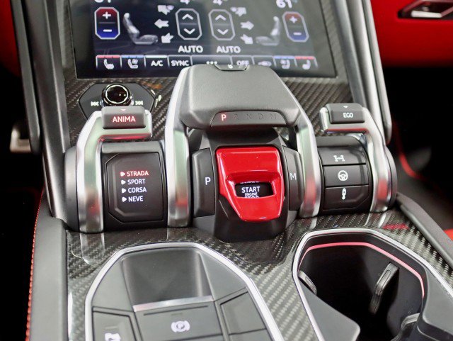 Used 2022 Lamborghini Urus AWD/4WD image 31